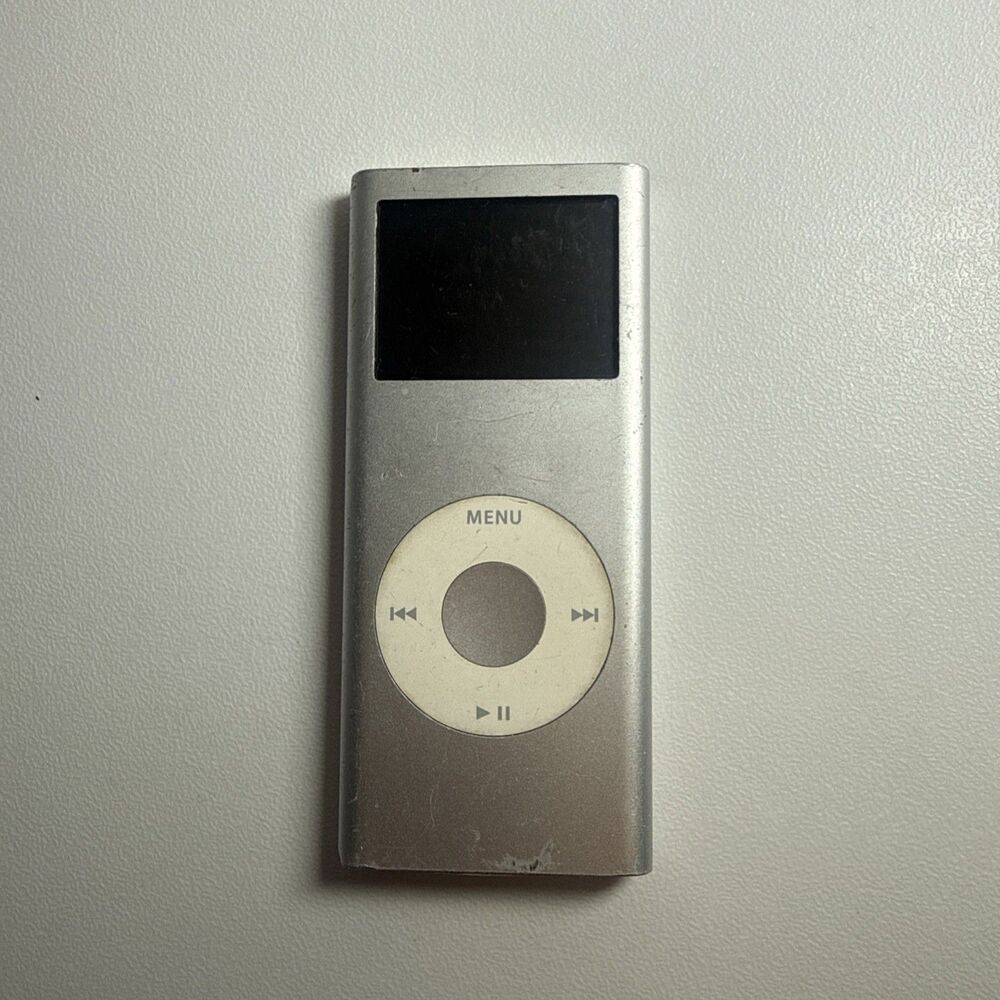 Apple A1199 iPod Nano Generation Silver 2 GB MP3 Player *READ***